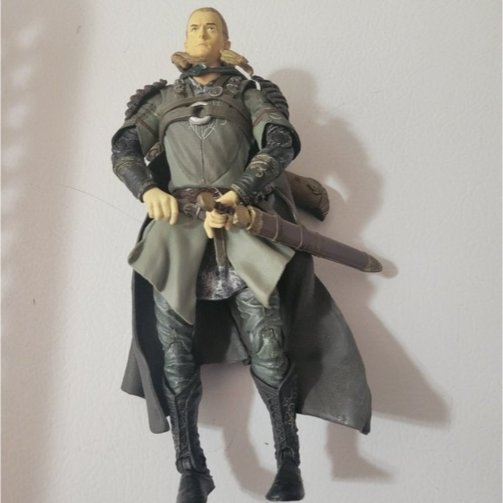 Lord of the Rings Legolas Action Figure - Picture 1 of 7